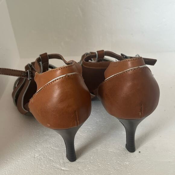 Merona Brown T-Strap Heeled Sandals - Size 9 - Picture 5 of 7